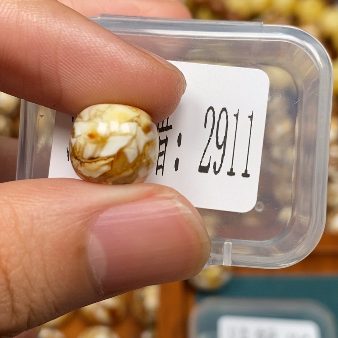 沁色蜜蜡未镶嵌2911