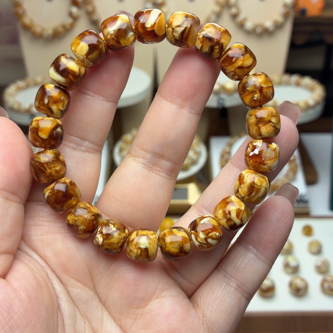 10mm沁色精工老型手串一条