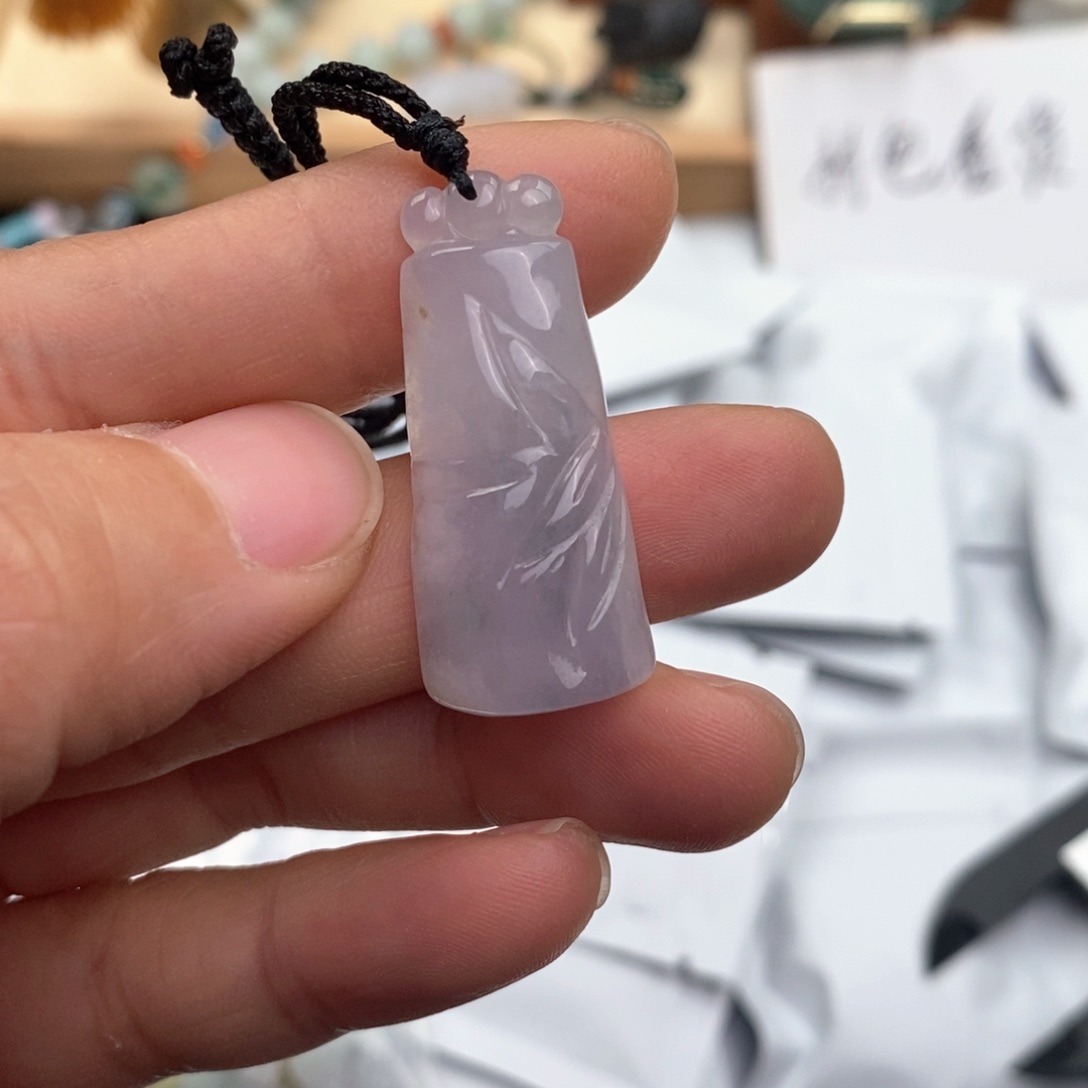 翡翠颈饰未镶嵌农***莉竹子