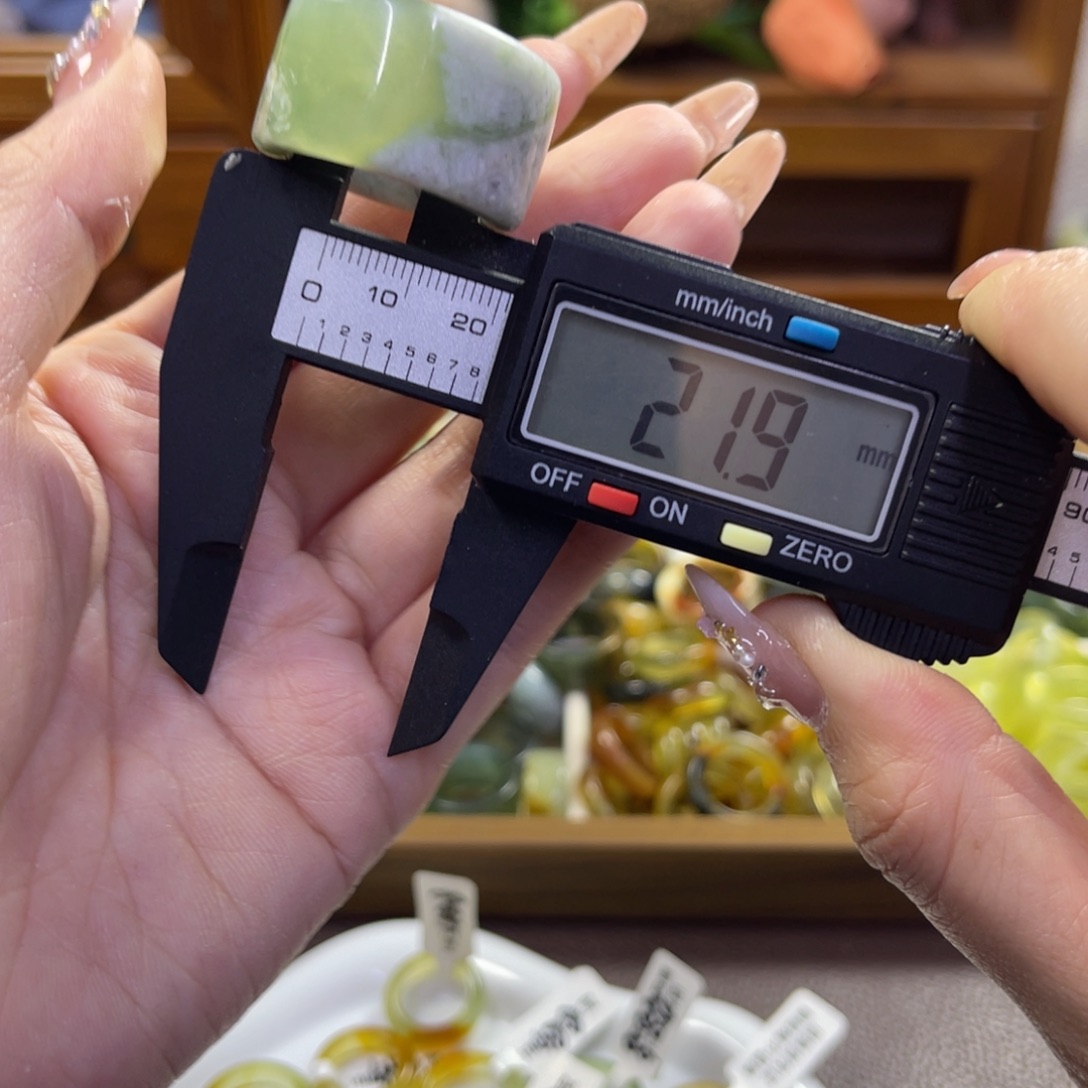 蛇纹石玉未镶嵌手镯瑕疵18