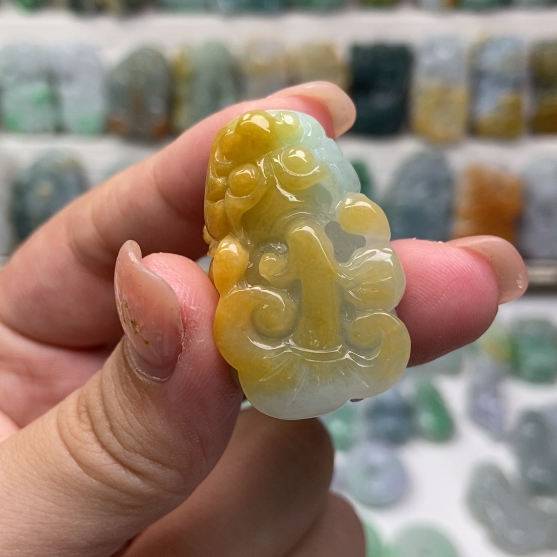 翡翠未镶嵌吊坠(赠链)