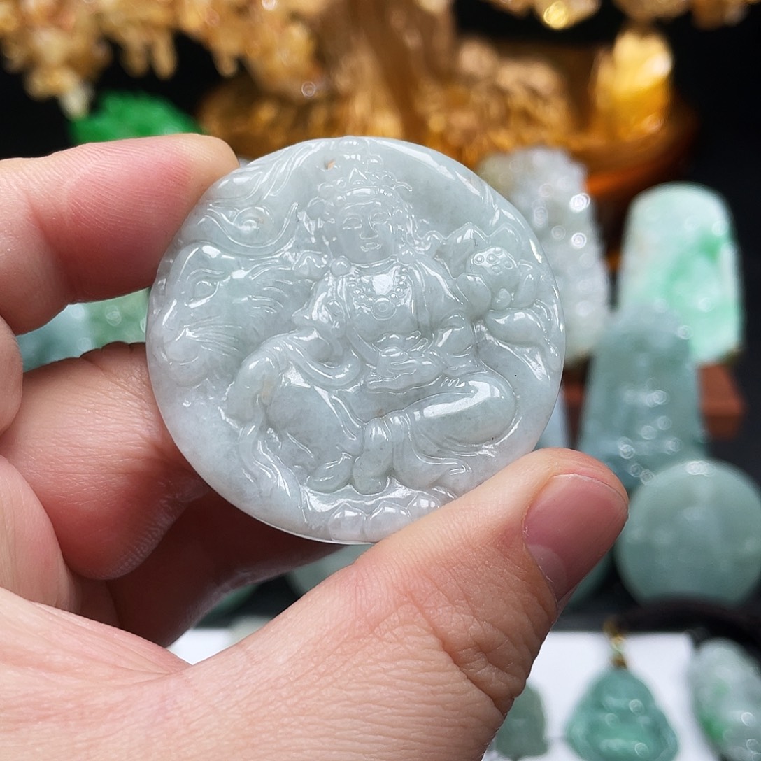 翡翠未镶嵌颈饰文殊菩萨