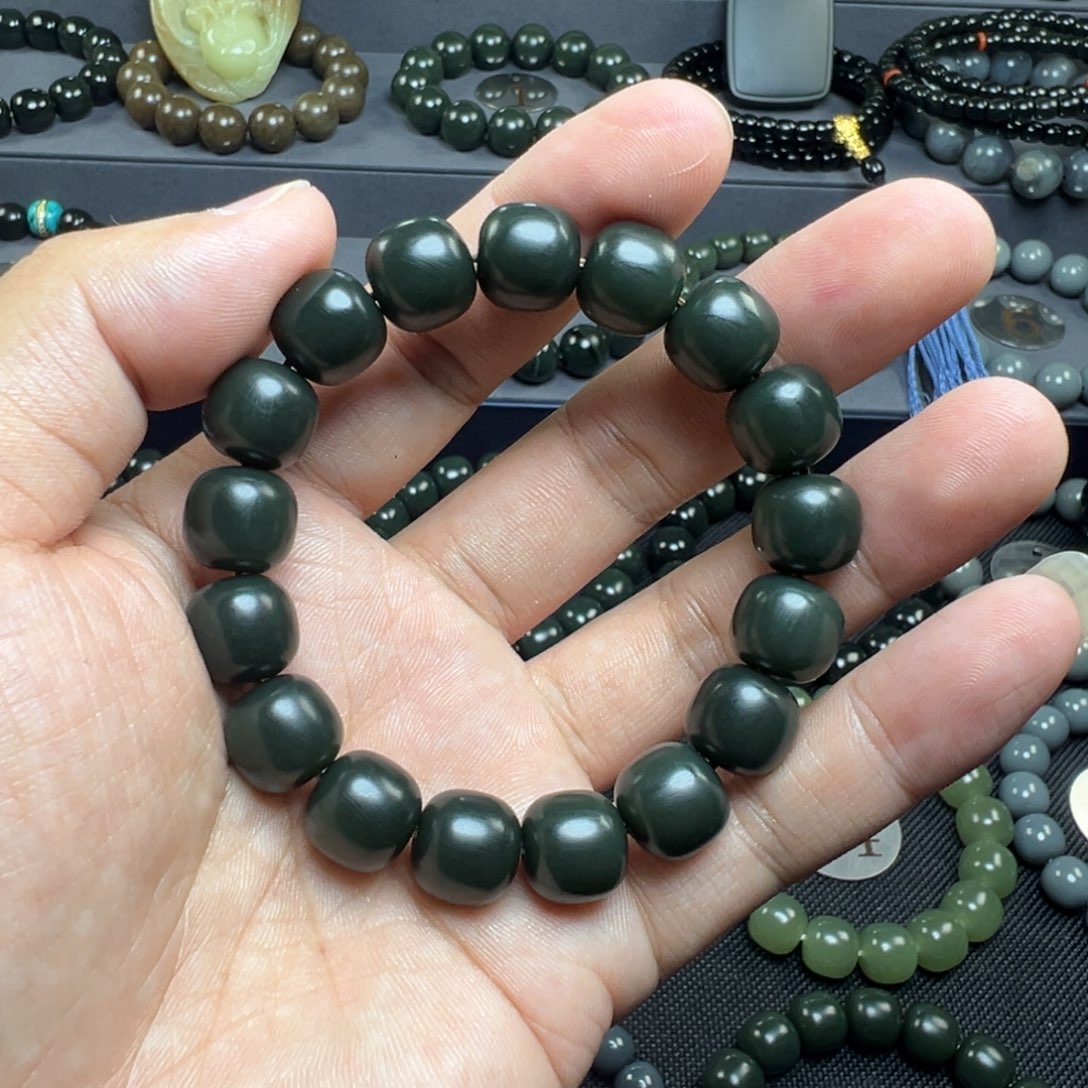 幼***班和田玉未镶嵌手链