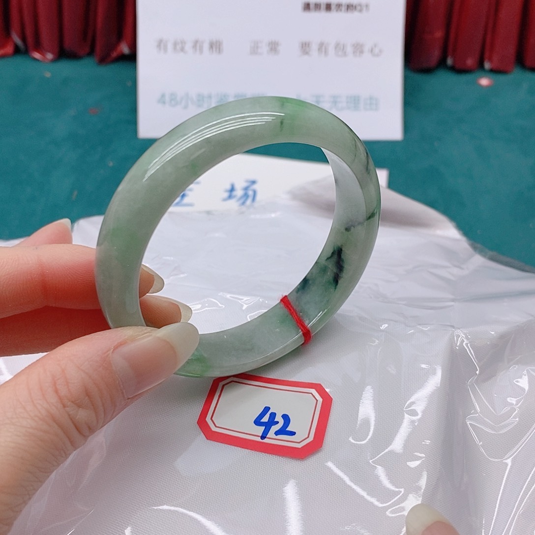 翡翠手镯未镶嵌皮*丘422222222