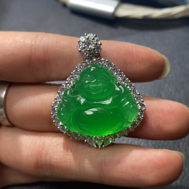    A 6  满天星绿佛公吊坠