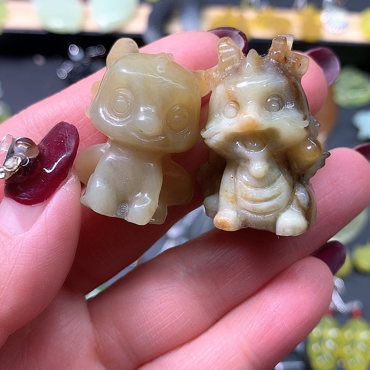 蛇纹石玉手把件未镶嵌