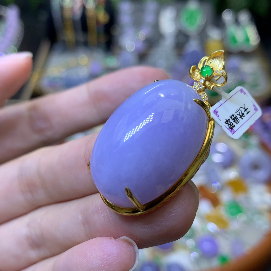 颈饰18K金镶嵌翡翠