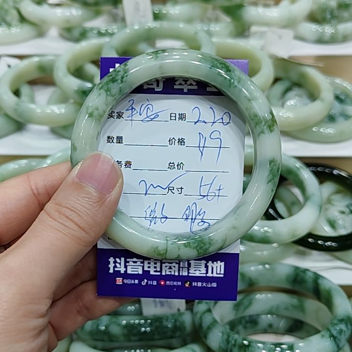 透闪石-蛇纹石玉手镯未镶嵌平*?