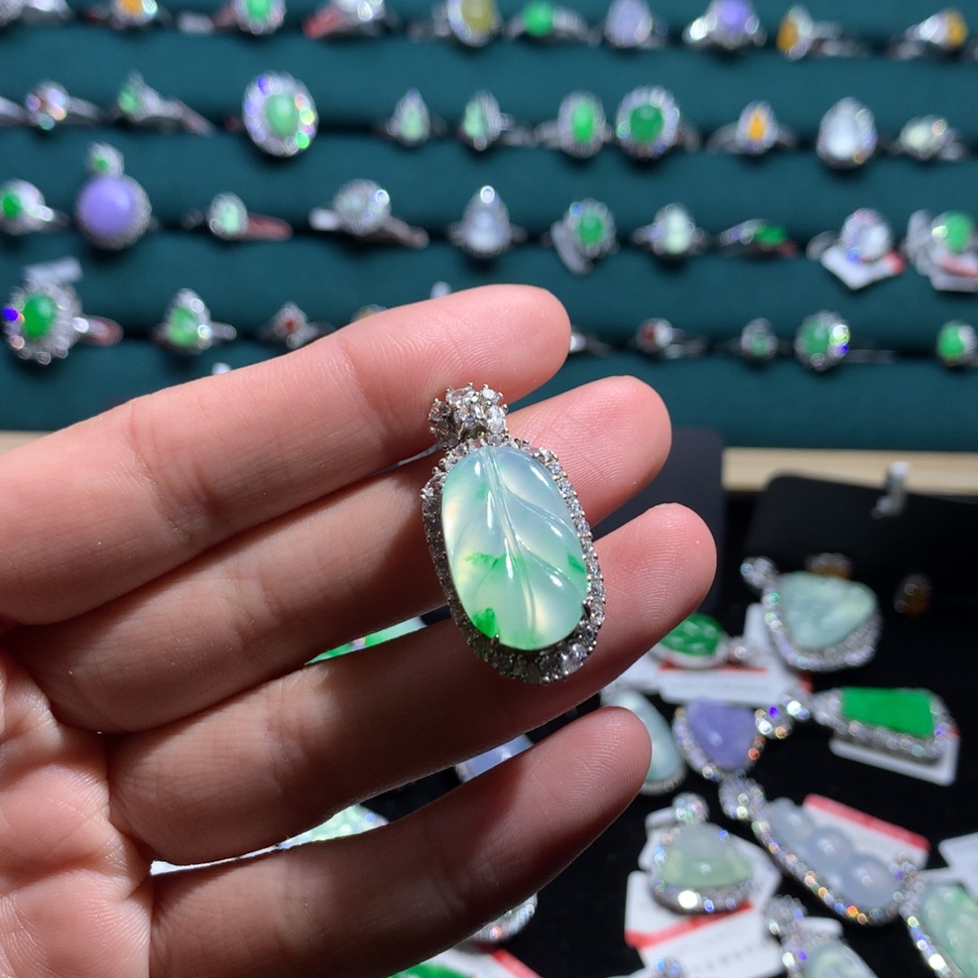 翡翠颈饰银S925镶嵌烤**?天然翡翠