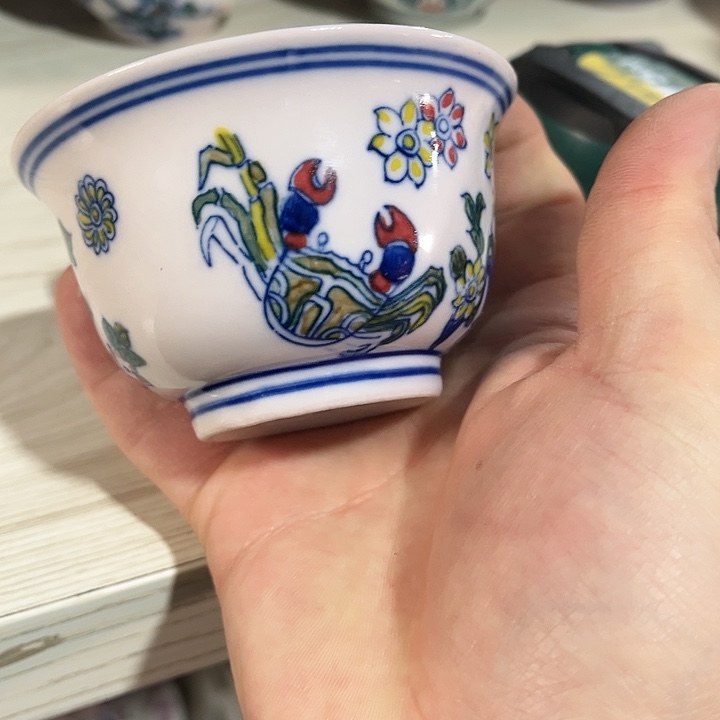 瓷片////景德镇陶瓷杯子。红。