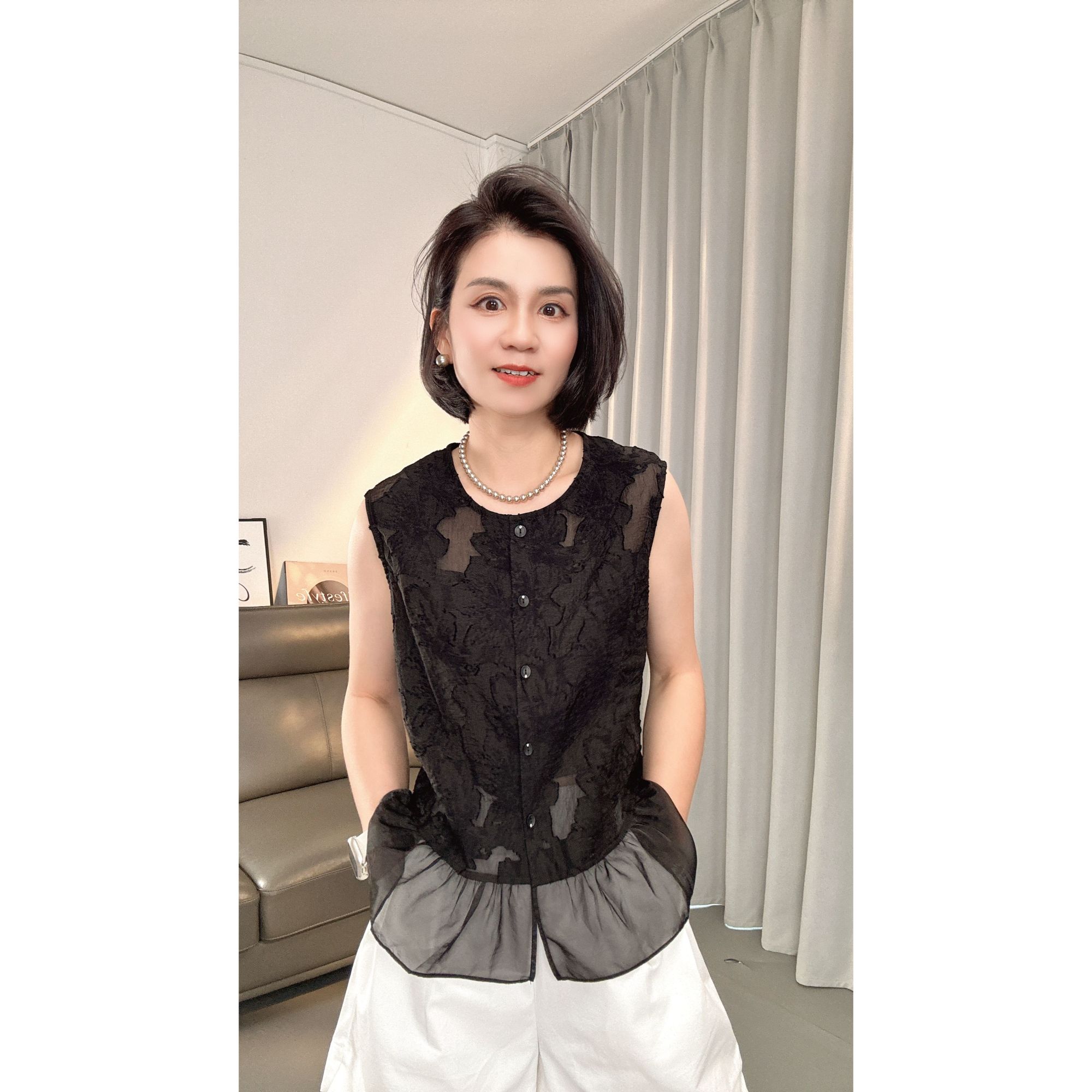 【韩玖薇】韩版钩花设计高级慵懒风减龄显瘦无袖提花暗纹背心【8526】