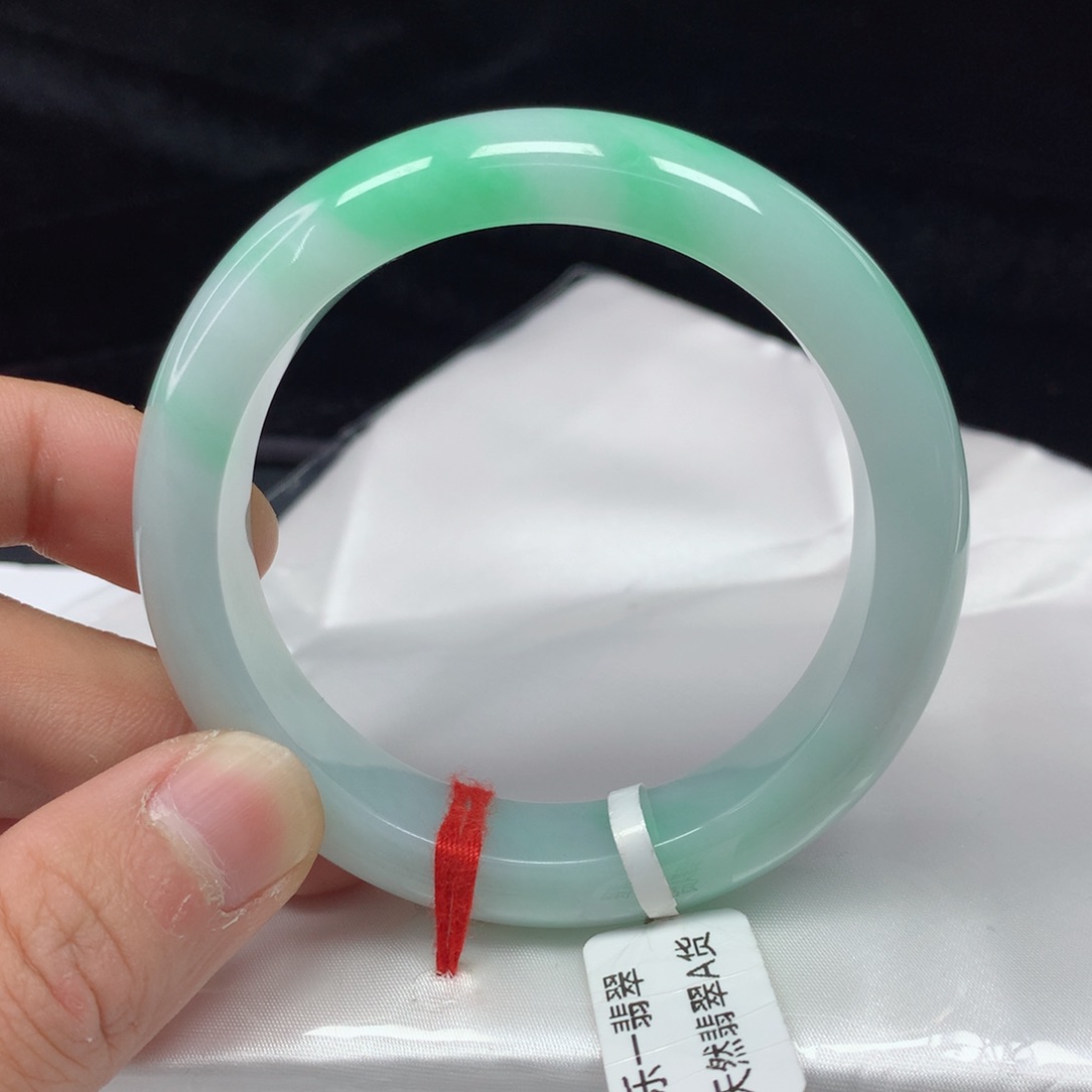 翡翠手镯（圆镯）未镶嵌54.7