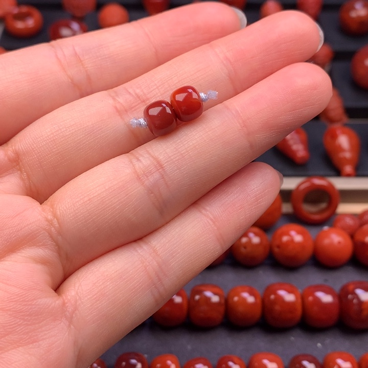 南红玛瑙未镶嵌牛血红老型对珠7.2MM原矿