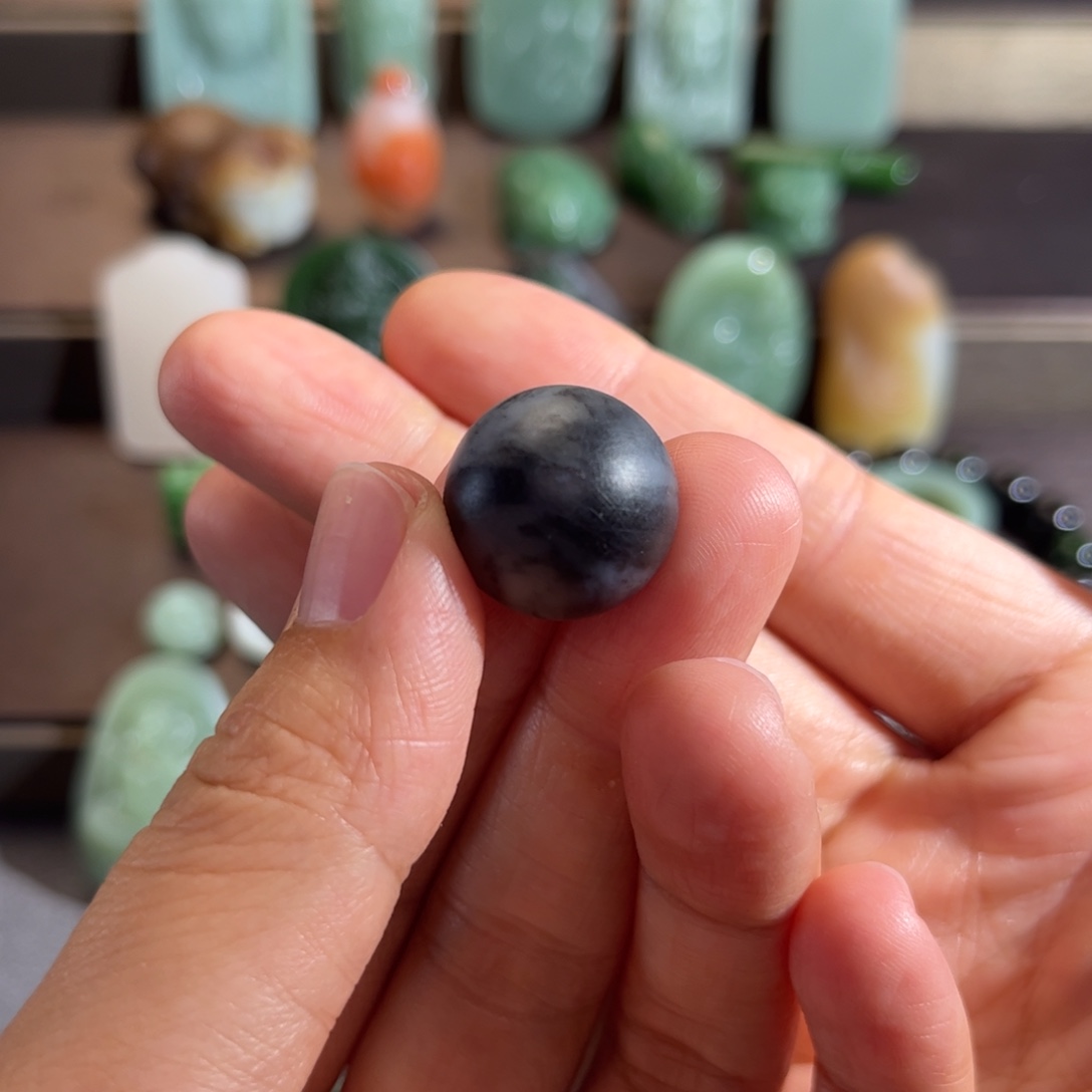 小***生颈饰未镶嵌和田玉定制