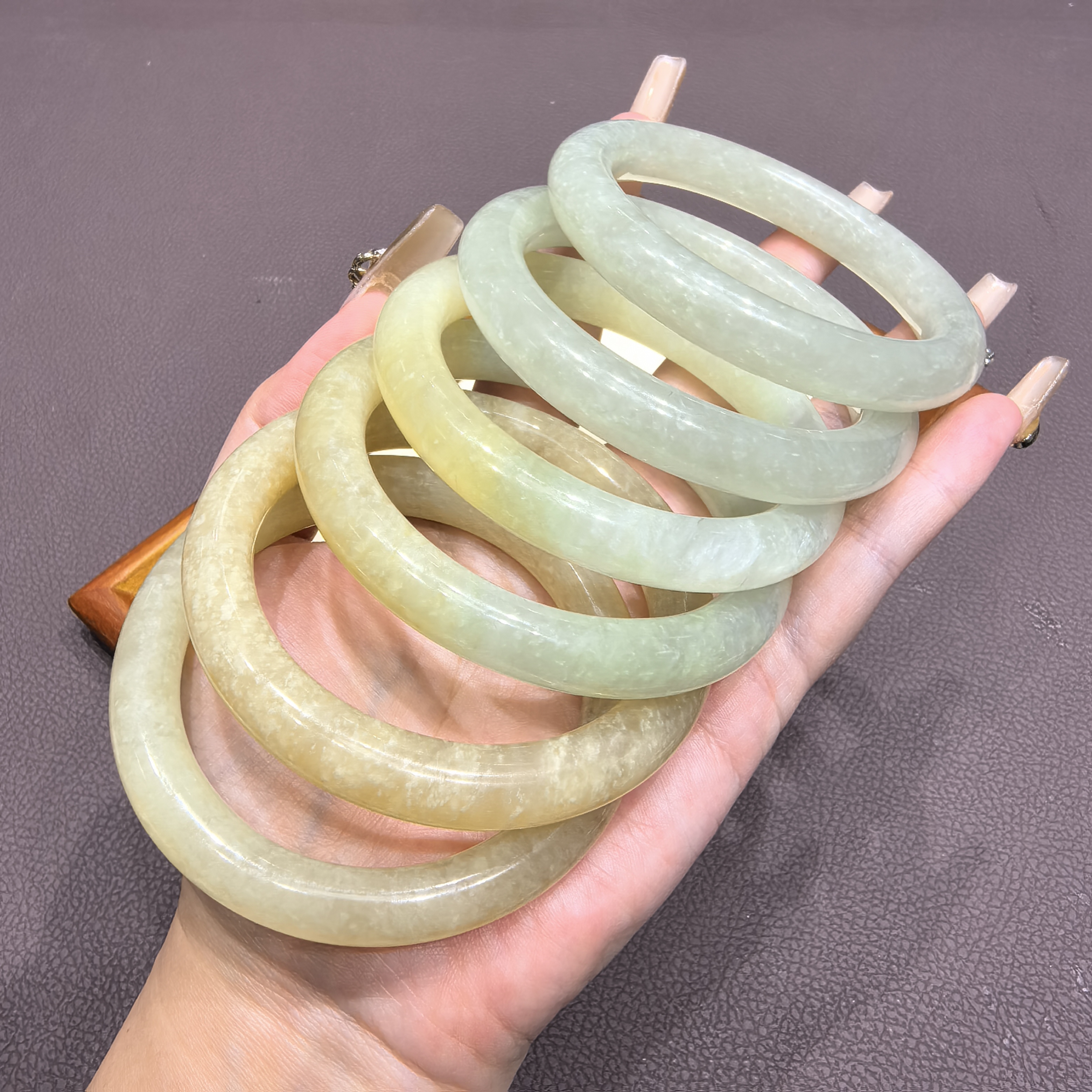 匪石OFTHEHEART专属 天然岫玉手镯 精挑 无黑 无草  天晴冻暴风雪