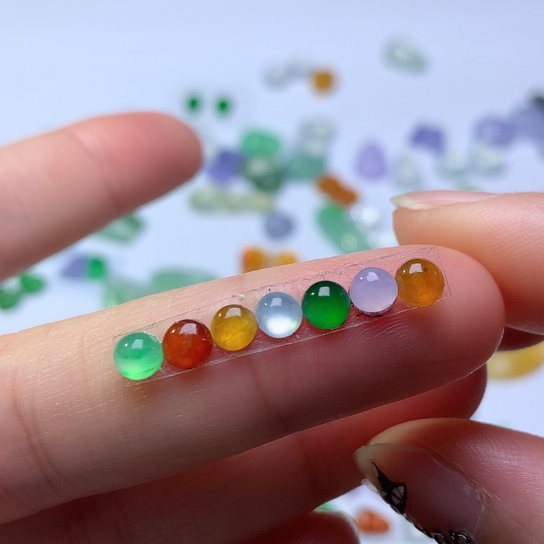 翡翠未镶嵌颈饰排戒