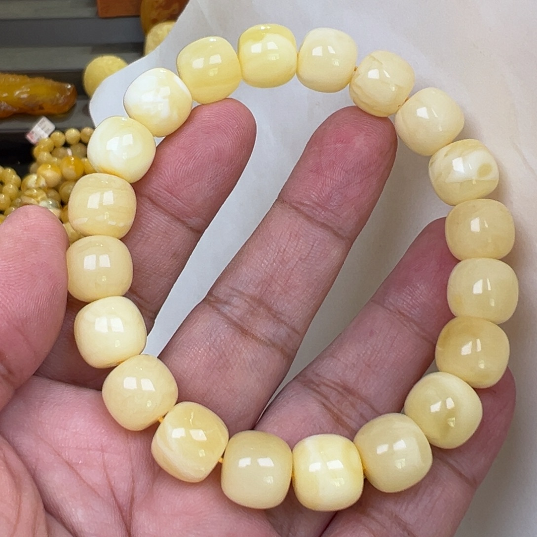 蜜蜡未镶嵌裸石12加21.57克