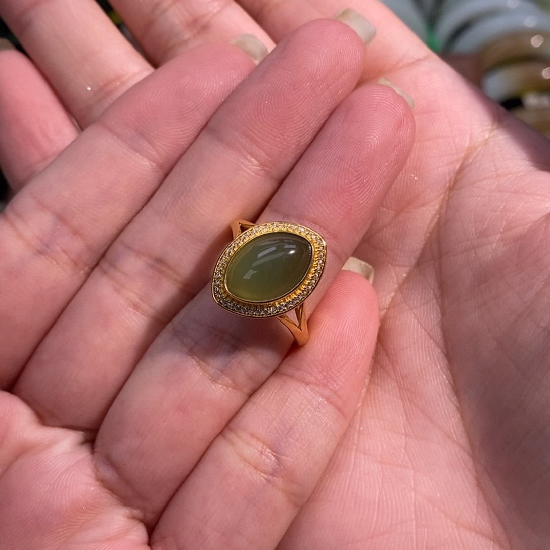 未镶嵌戒指和田玉