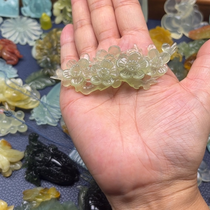 蛇纹石玉合金吊坠