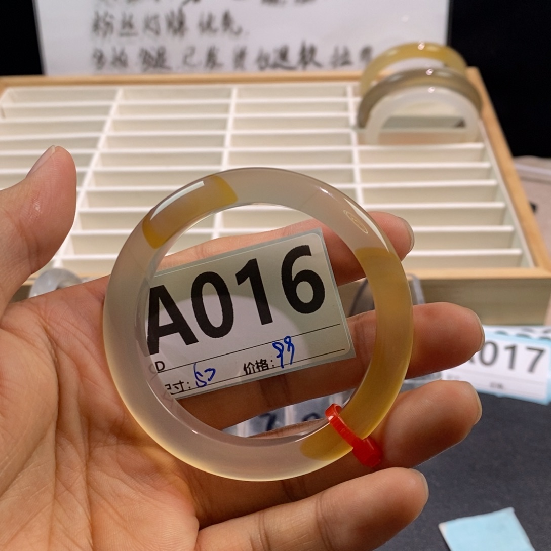 玛瑙/玉髓手镯未镶嵌?*