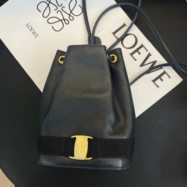 95新 FERRAGAMO/菲拉格慕 大麦中古/菲拉格慕黑色水桶/