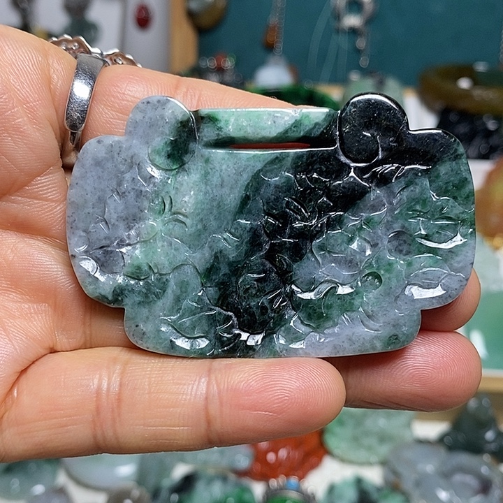 翡翠未镶嵌吊坠(赠链)