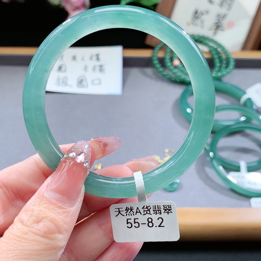 翡翠手镯（圆镯）未镶嵌