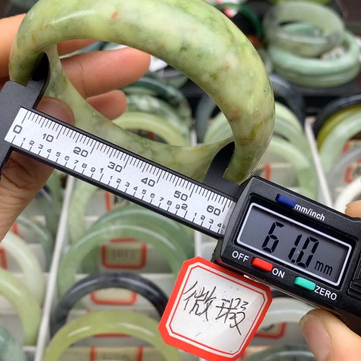 蛇纹石玉未镶嵌手镯1075