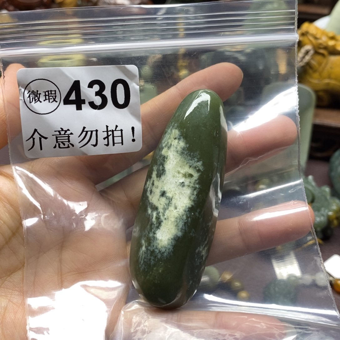 未镶嵌岫岩河磨玉（透闪石质玉）把件