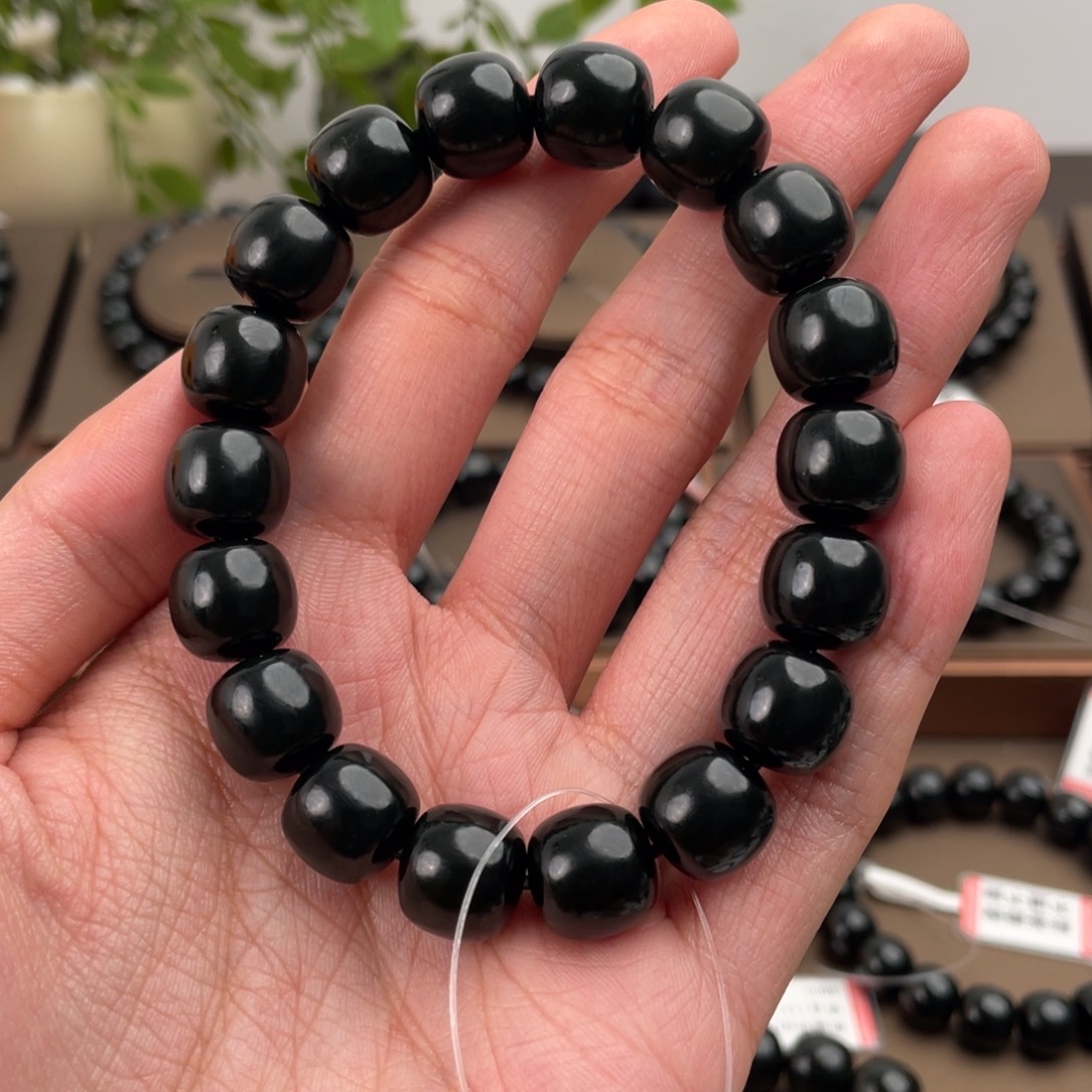 圣***瑜和田玉未镶嵌手链塔青卡12一细