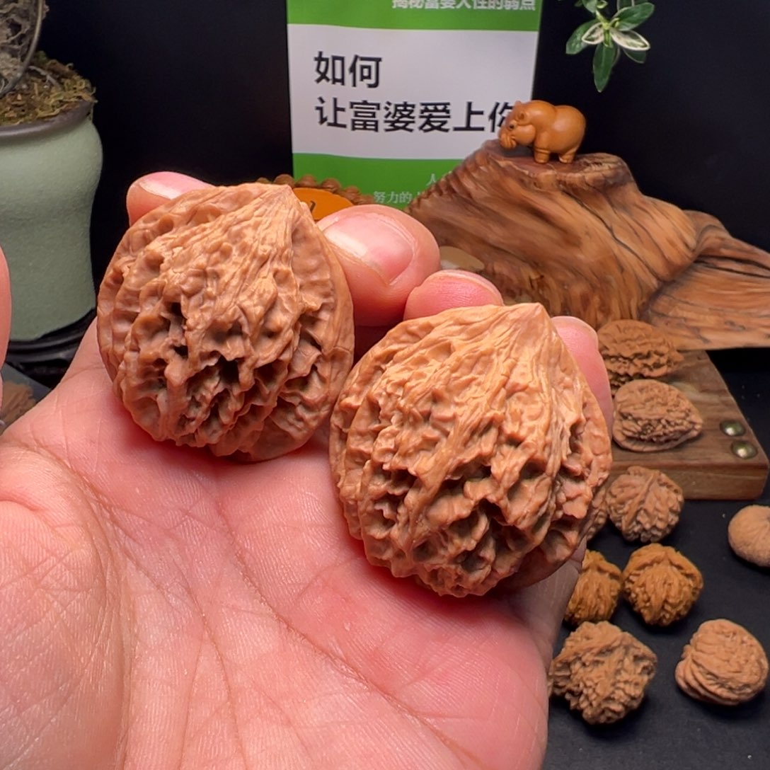 啊***哈文玩核桃吊坠一灯