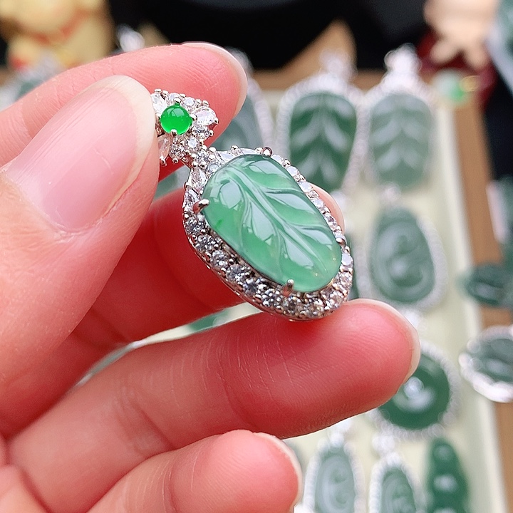 颈饰未镶嵌翡翠吊坠