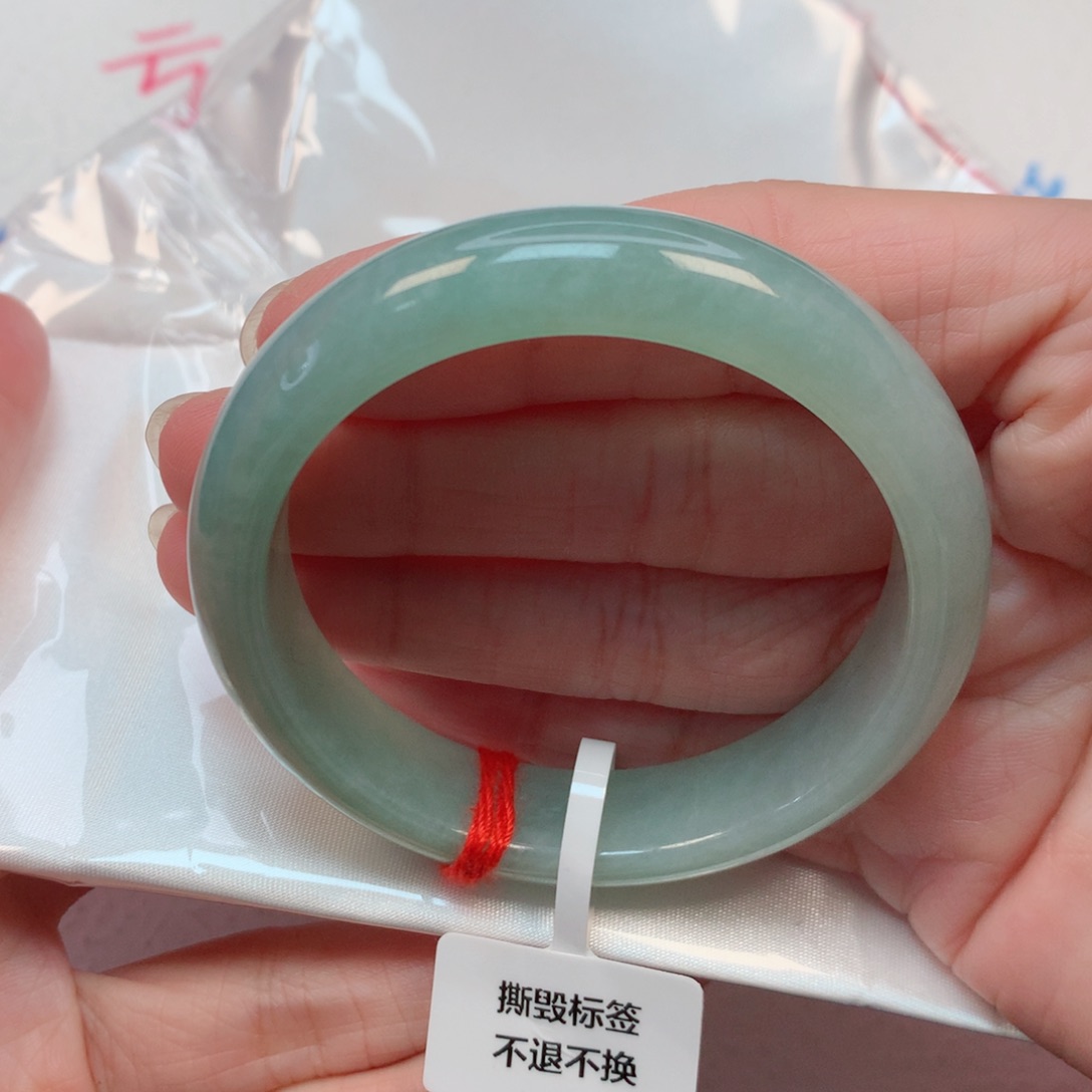 翡翠手镯未镶嵌52圈 湖水绿
