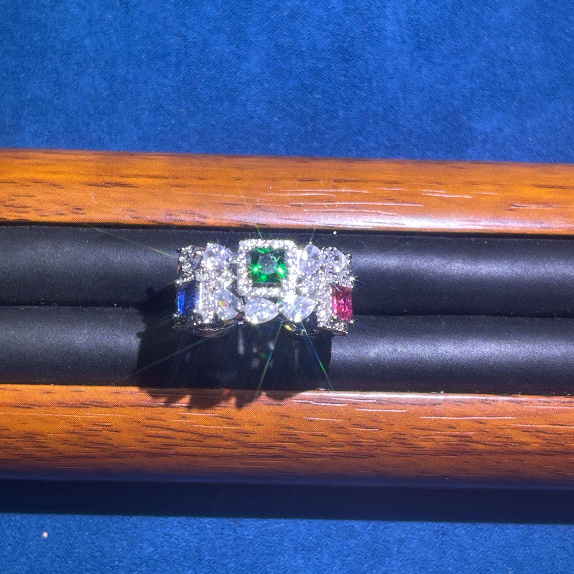 s9917白托彩镶戒指多样性发货