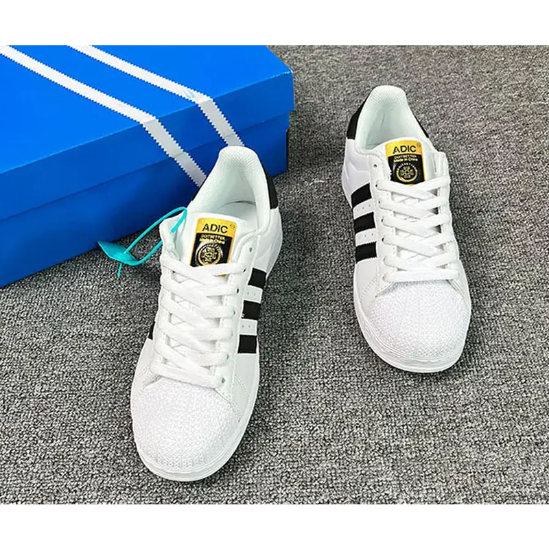 ins简约时尚百搭低帮休闲鞋