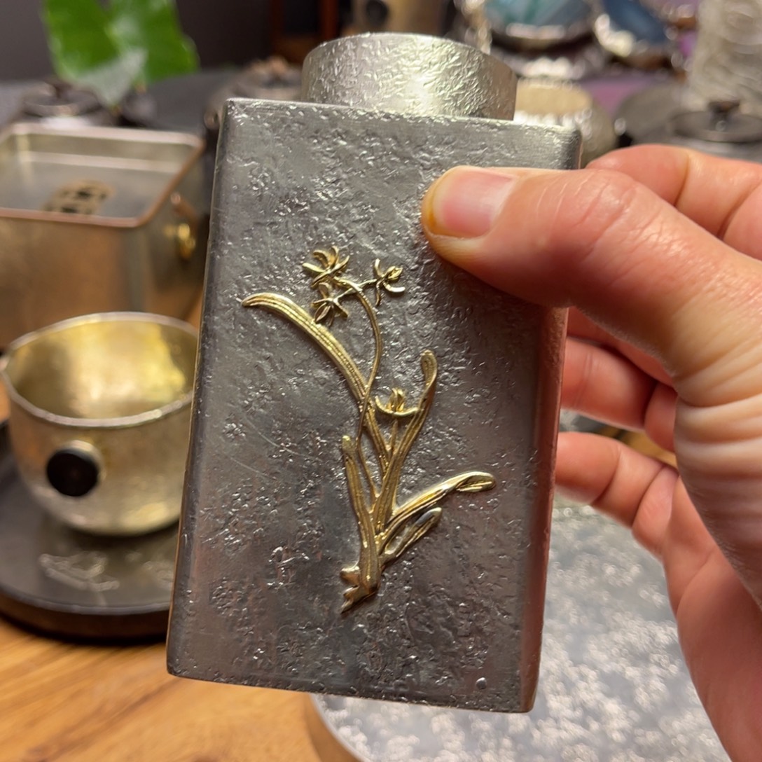 富***棋足锡茶叶罐………………………………