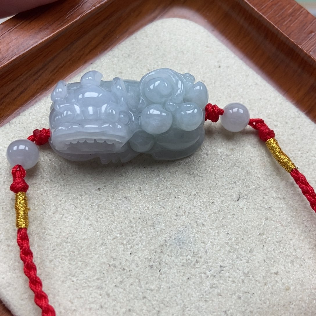 翡翠未镶嵌颈饰霸王