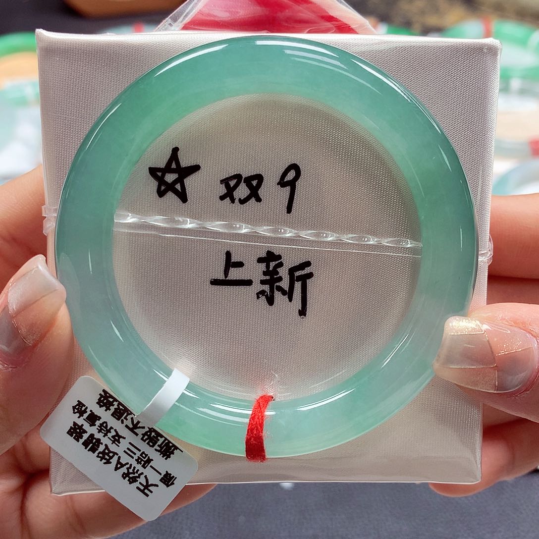 翡翠手镯未镶嵌50圆21号88