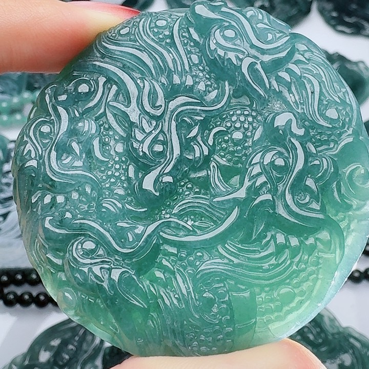颈饰未镶嵌翡翠天然的A货翡翠多样性发其一