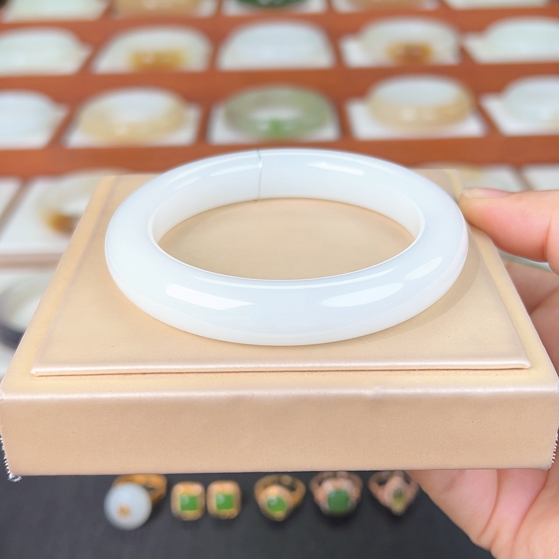 和田玉手镯未镶嵌和田玉白玉手镯