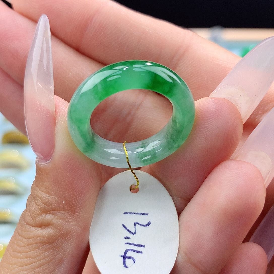 翡翠戒指未镶嵌13-14圈