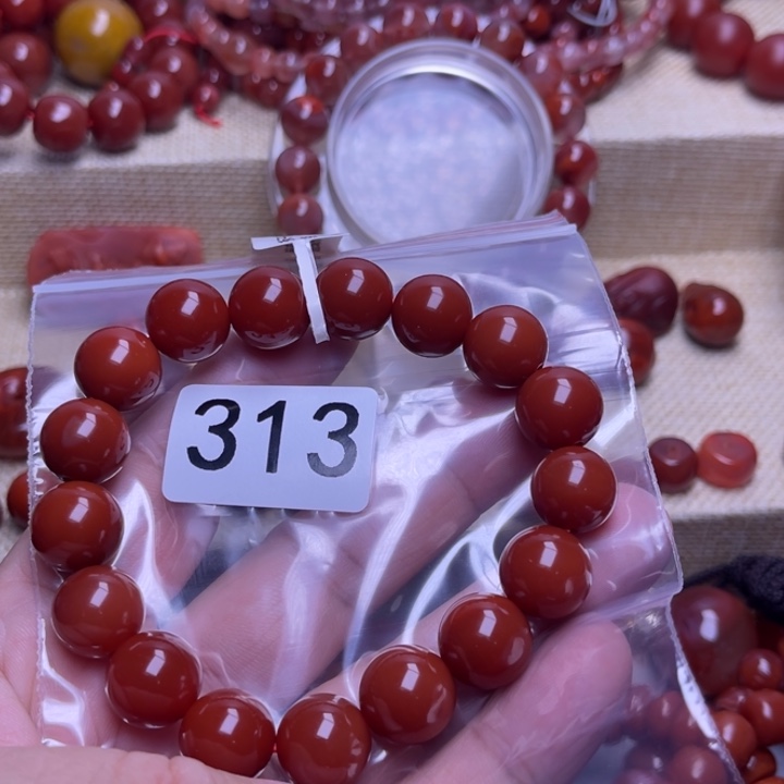 少***雄南红玛瑙未镶嵌手链