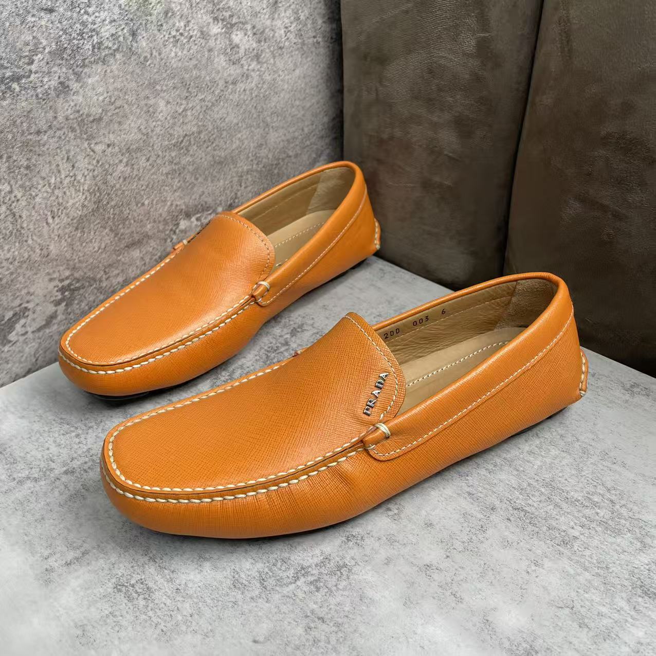 未使用 Prada/普拉达 橙色皮革舒适时尚软底豆豆鞋/40码/放置