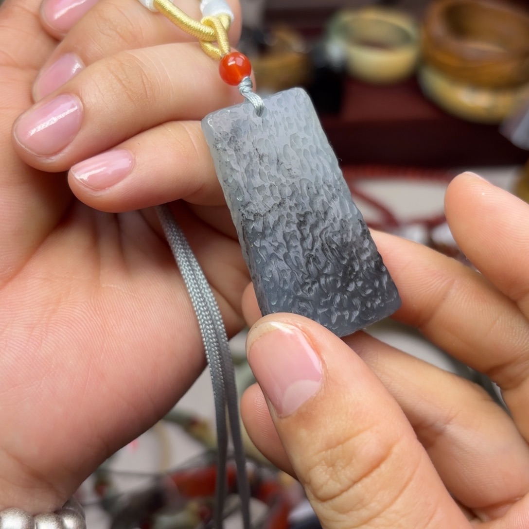 岫岩河磨玉（透闪石质玉）颈饰未镶嵌