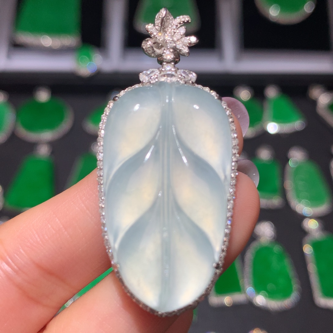 翡翠颈饰18K金镶嵌翡翠