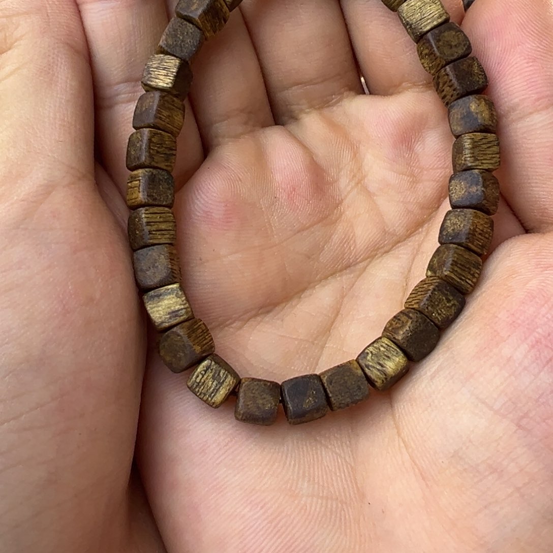 手串沉香0.5规格虫漏小方珠4克