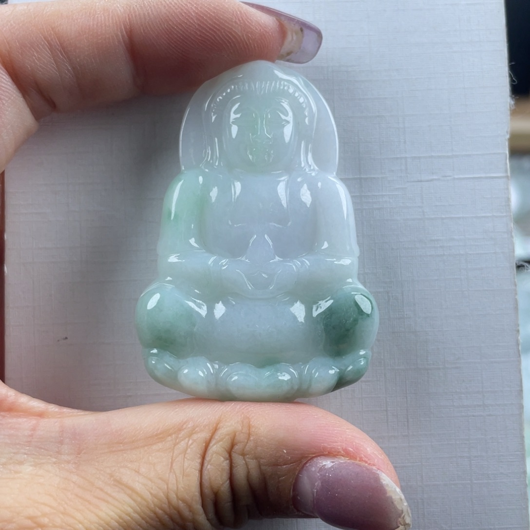 敏****翡翠未镶嵌颈饰观音
