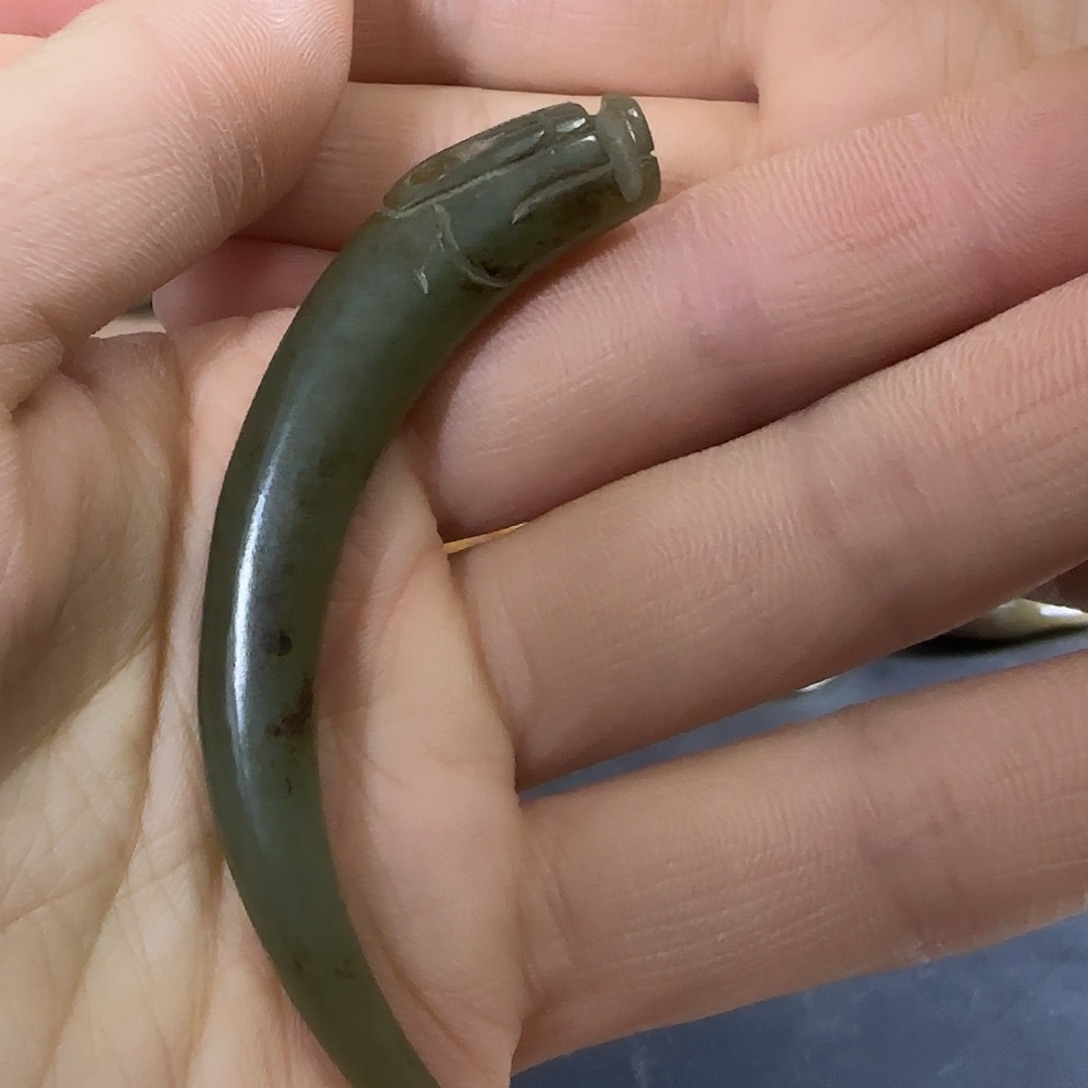 透闪石质玉挂件未镶嵌