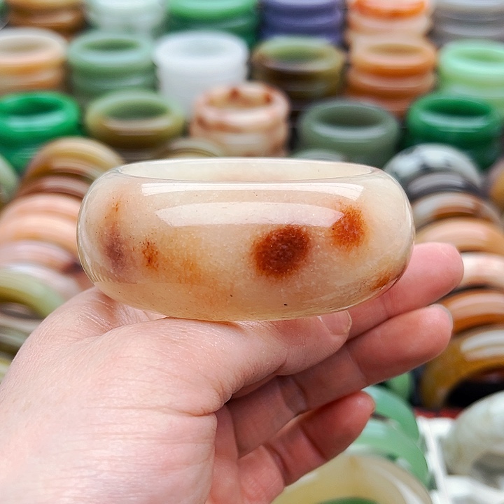 未镶嵌手镯（圆镯）石英质玉