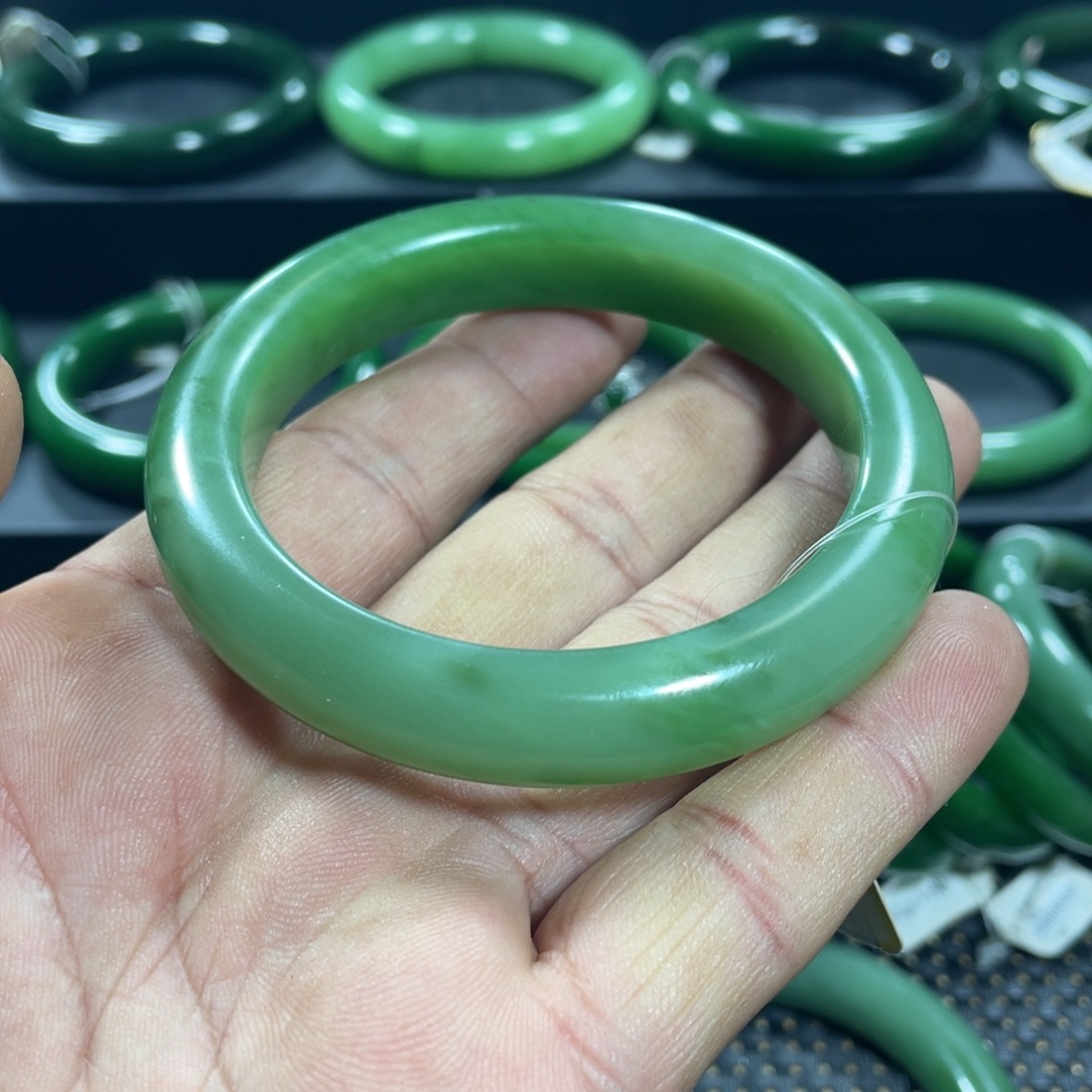 和田玉（碧玉）未镶嵌手镯